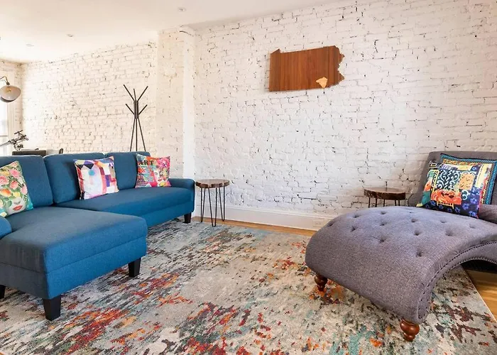 3 Minutes To Downtown W/Patio, Art, Fire Pit, Bbq
