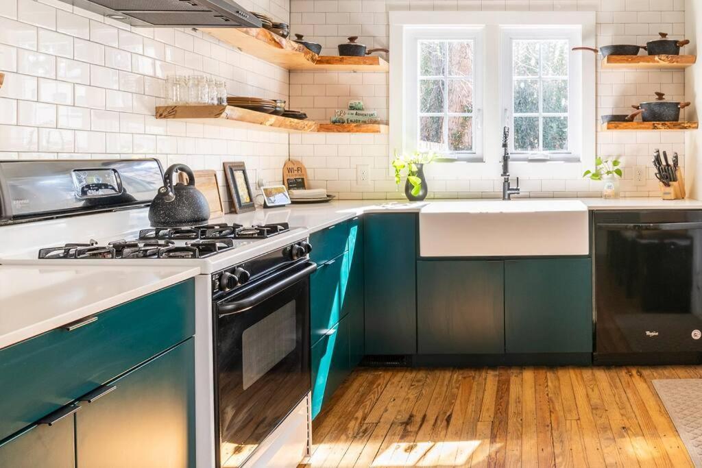 Apartment 3 Minutes To Downtown W/patio, Art, Fire Pit, Bbq