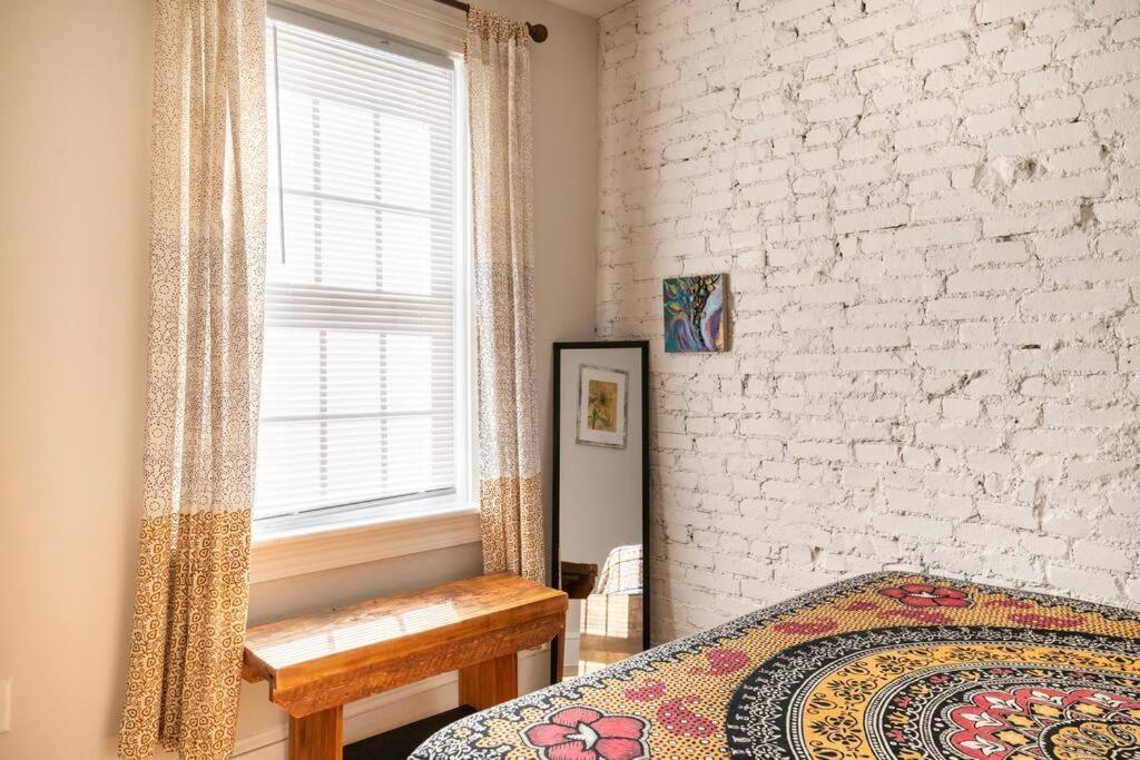 3 Minutes To Downtown W/patio, Art, Fire Pit, Bbq *