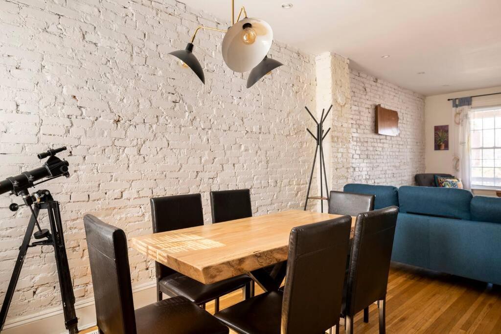 3 Minutes To Downtown W/patio, Art, Fire Pit, Bbq Apartment Lancaster
